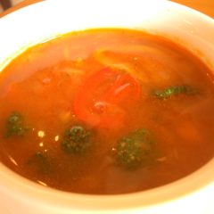 トマト風味の野菜スープ